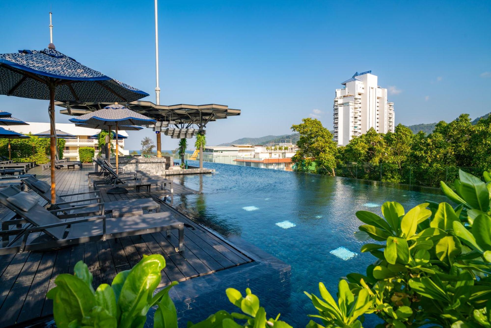 Hotel Indigo Phuket Patong By Ihg Exterior foto The pool at the hotel
