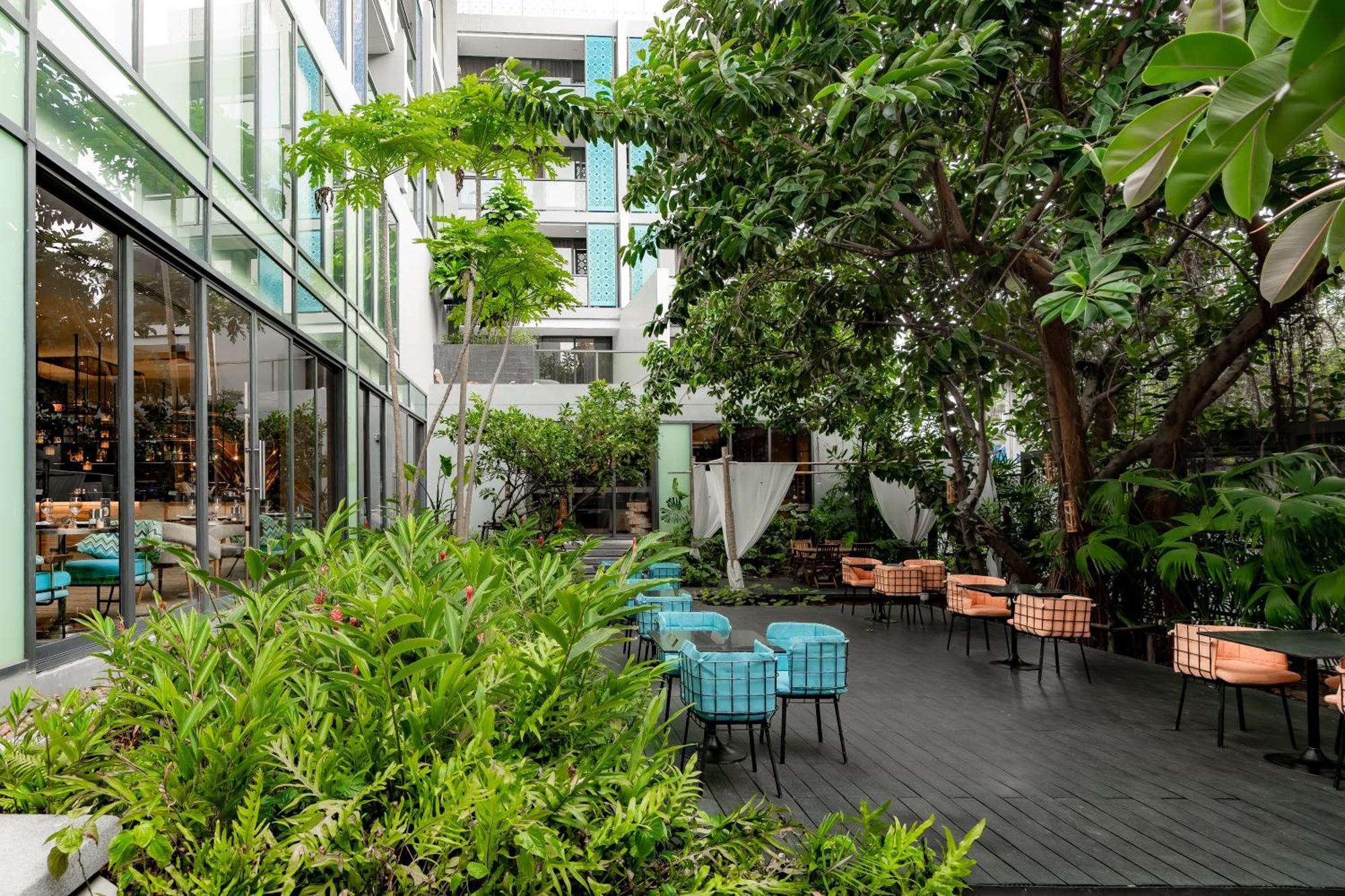 Hotel Indigo Phuket Patong By Ihg Exterior foto The hotel's courtyard