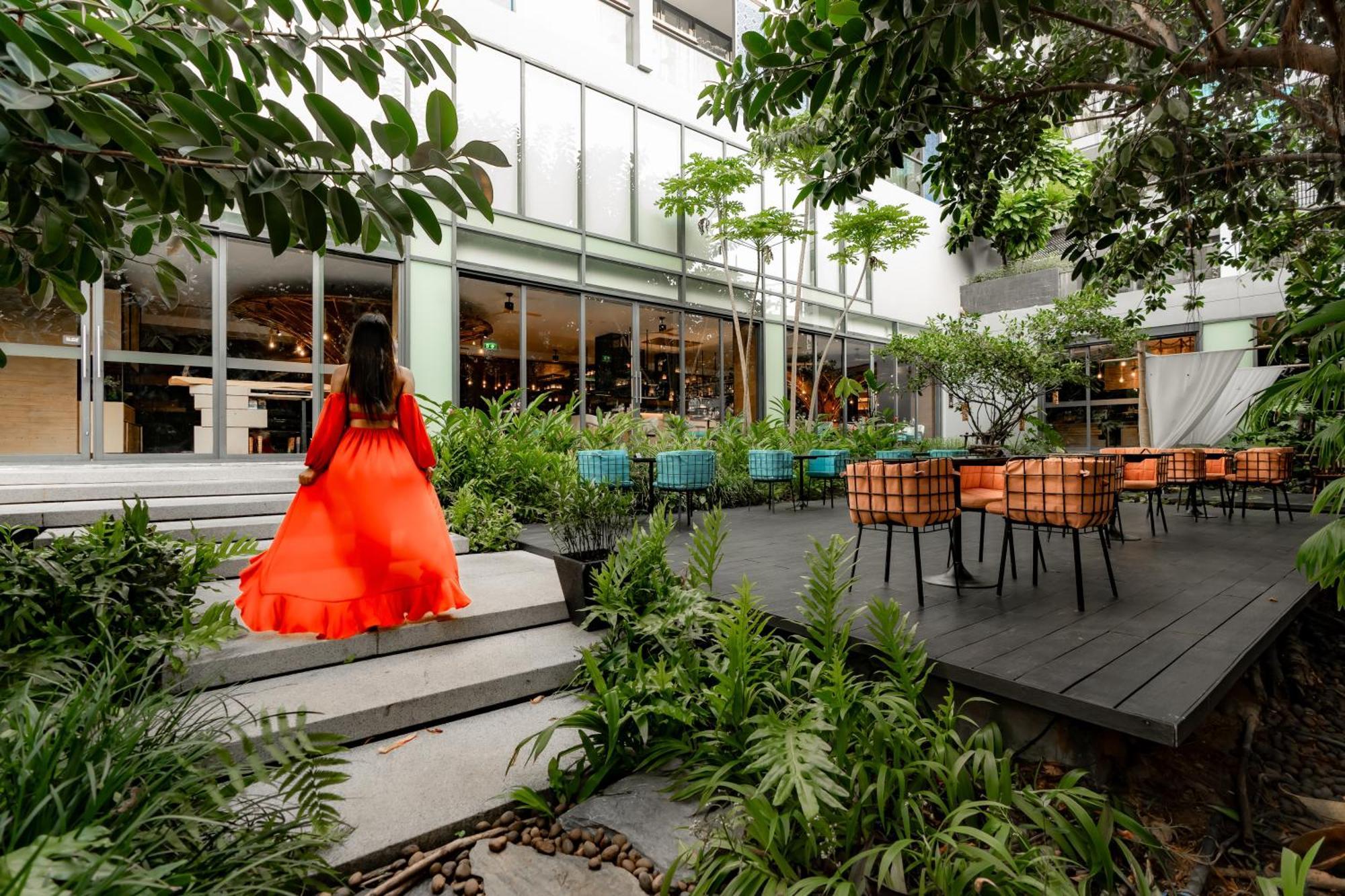 Hotel Indigo Phuket Patong By Ihg Exterior foto The courtyard at the hotel